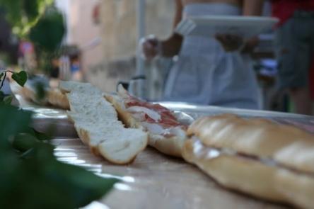 Spettacoli, musica e gastronomia per celebrare il prosciutto DOP Spettacoli, musica e gastronomia per celebrare il prosciutto DOP