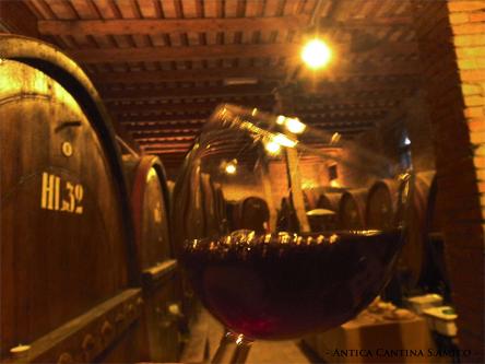 Dolci Assaggi con Vino Lacrima DOC 2011 alla Cantina Sant'Amico Dolci Assaggi con Vino Lacrima DOC 2011 alla Cantina Sant'Amico